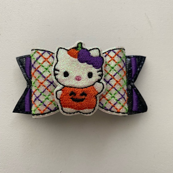 COPY - New Halloween bow barrette/clip with kitty in pumpkin costume applique - Picture 1 of 5